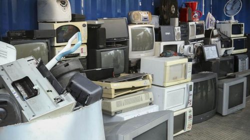Curitiba – Cabos e aparelhos eletrônicos podem ser descartados 10 locais de Curitiba neste sábado Imagem referente a Curitiba – Cabos e aparelhos eletrônicos podem ser descartados 10 locais de Curitiba neste sábado
