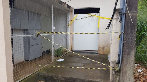 Porta de alumínio é arrombada e furtada na UPA Brasília