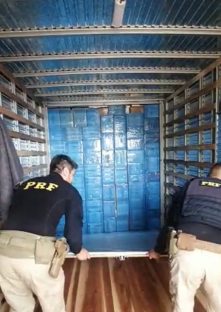 Caminhão com eletrônicos em fundo falso é apreendido na BR-277