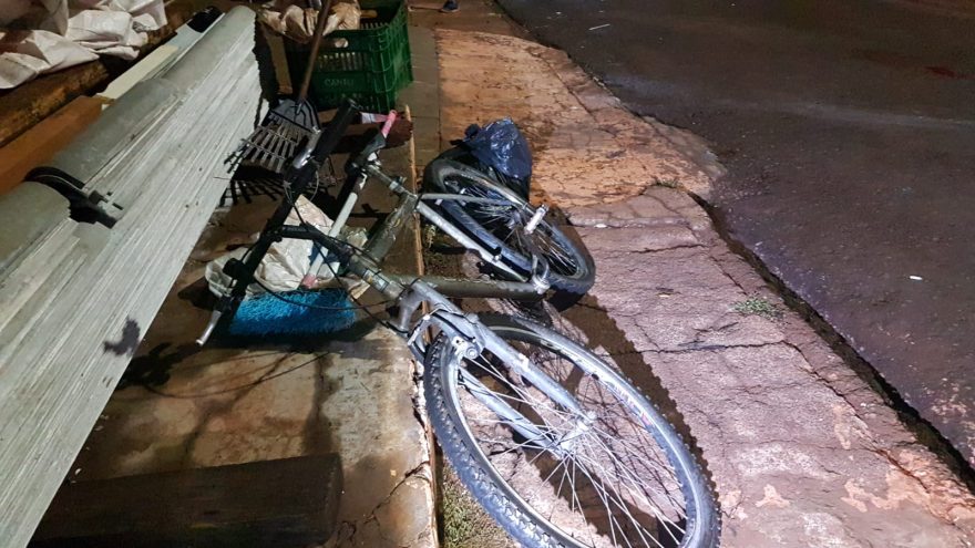 Ciclista fica ferido em acidente no Santa Cruz