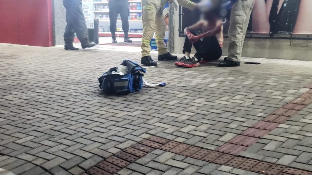 Suspeito de tentar furtar moto é agredido pelo dono do veículo e preso pela PM