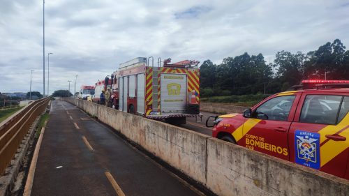 Socorristas atendem tentativa de suicídio no Viaduto da Olindo Periolo