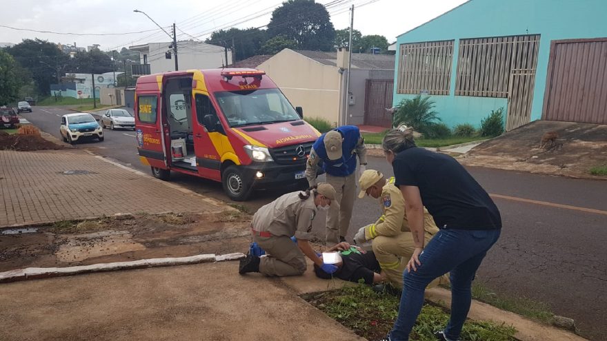 Homem fica ferido após cair na calçada no Bairro Cascavel Velho