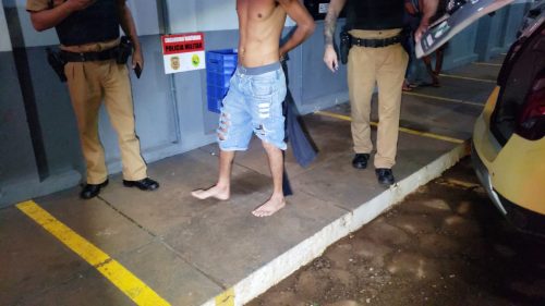 Olha a faca! Homem é detido após agredir esposa na Rua Grota Funda