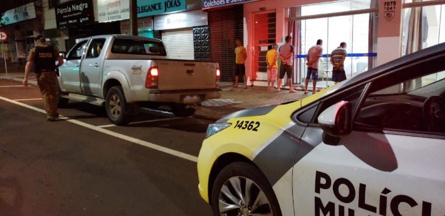 Hilux de Maringá é abordada durante Operação Cratos e dois são detidos com maconha