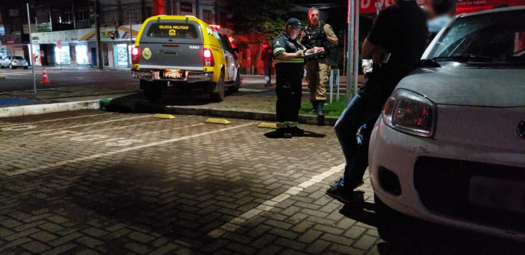 Condutora fura bloqueio de trânsito e acaba detida por embriaguez