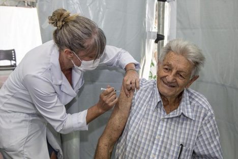 Cascavel recebe mais doses de bivalente e retoma vacinação em todas as unidades de saúde
