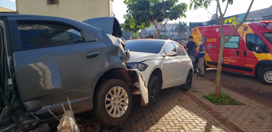 Forte colisão entre Polo e Cobalt deixa duas mulheres feridas