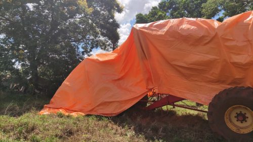 Máquinas agrícolas furtadas em sítio são recuperadas pela PM; um homem foi detido