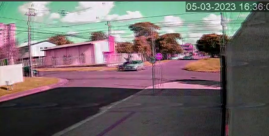 VÍDEO: imagens mostram motociclista voando após acidente no coqueiral