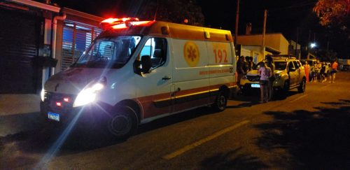 Homem em surto é amarrado por moradores no 14 de Novembro