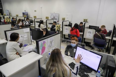 Chefe de cozinha, Contador e Vaqueiro; estas são umas das 697 vagas de emprego ofertadas em Cascavel