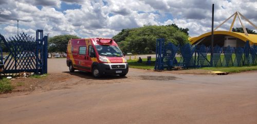 Homem sofre queda de três metros em empresa e é socorrido pelo Siate
