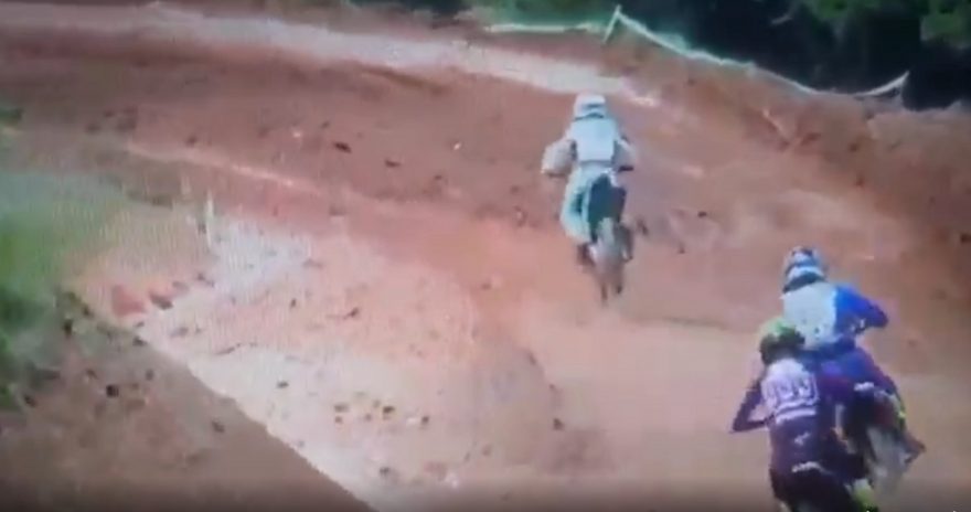 Vídeo mostra momento em que piloto morre em prova de Velocross