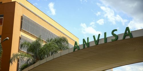 Anvisa suspende autorização de uso de medicamento contra covid-19 Imagem referente a Anvisa suspende autorização de uso de medicamento contra covid-19