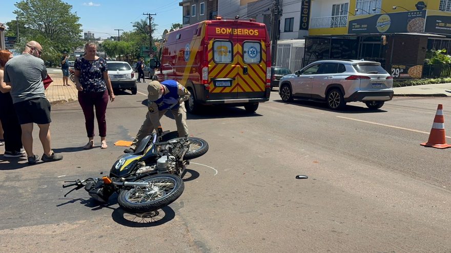 Strada foge após acidente e deixa motociclista ferido