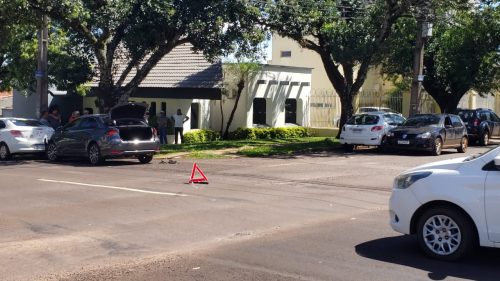 Três veículos se envolvem em acidente no Centro