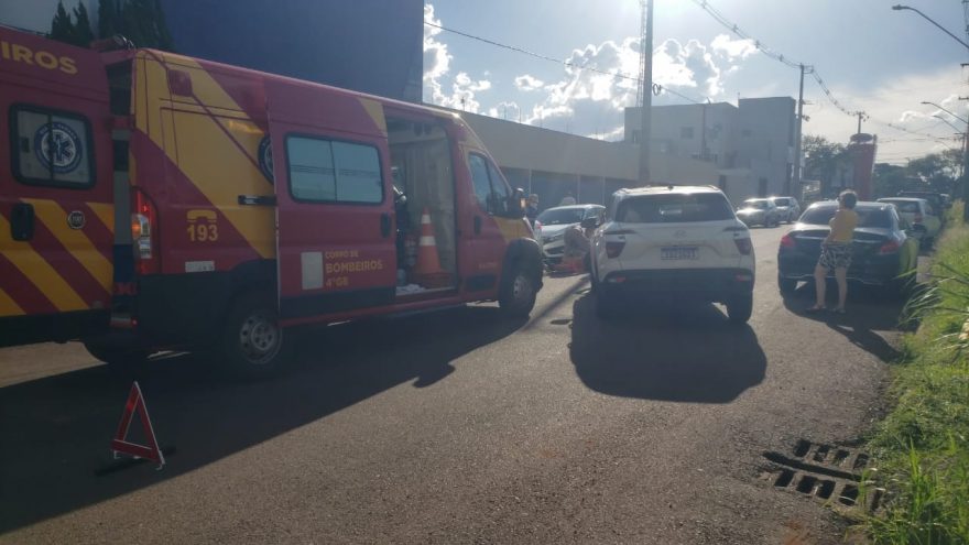 Entregador fica ferido ao se envolver em acidente