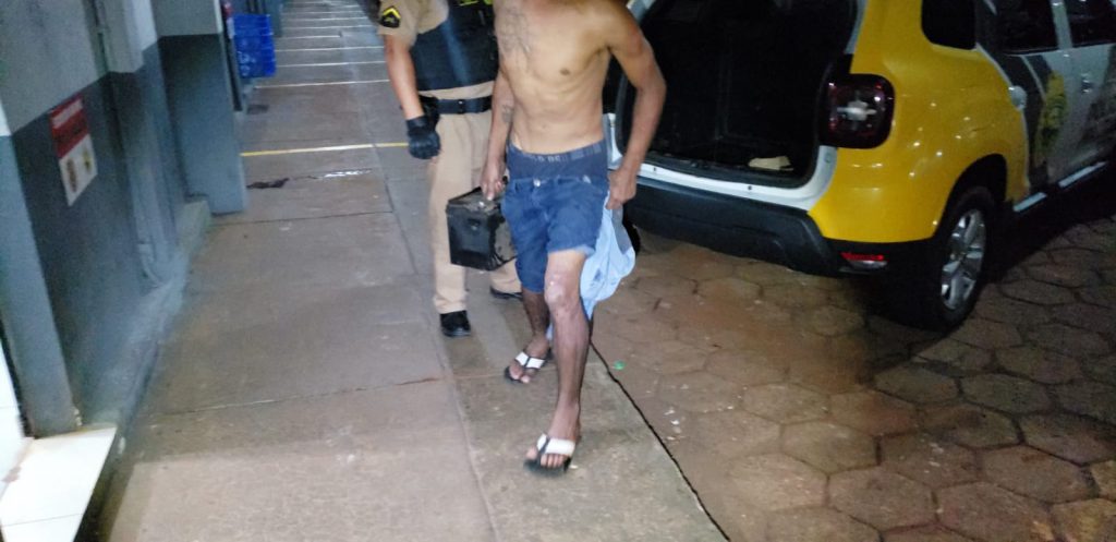 Após furtar bateria de caminhão, indivíduo tenta esfaquear segurança e acaba preso no São Cristóvão