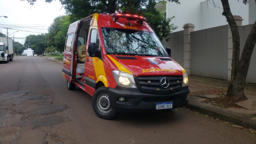 Ciclista fica ferido após colisão com caminhonete no Maria Luiza