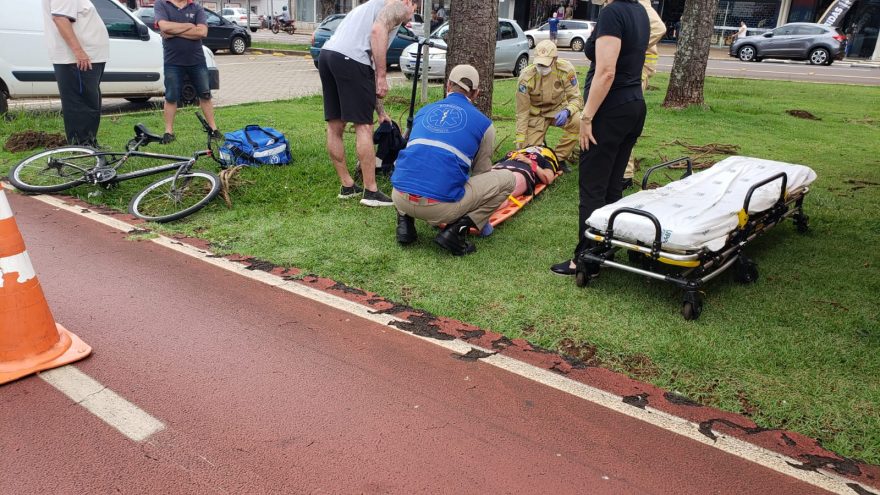 Mulher fica ferida após acidente com patinete na ciclovia