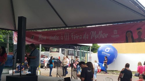 Terceira edição da Feira da Mulher é realizada em frente à Prefeitura