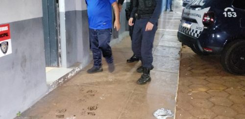 Homem é preso acusado de agredir a companheira por ciúmes no bairro Santa Cruz