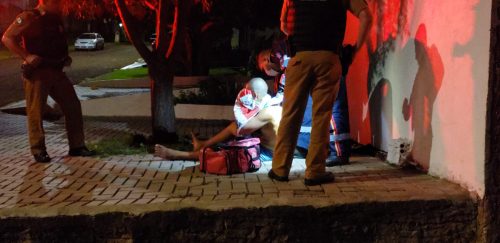 Morador encontra homem caído na frente de casa e aciona o Samu no bairro Neva
