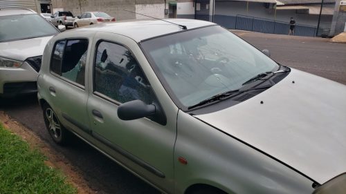 Ex-namorada supostamente destrói carro de homem no Periolo