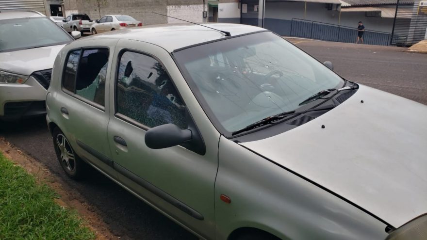 Ex-namorada supostamente destrói carro de homem no Periolo