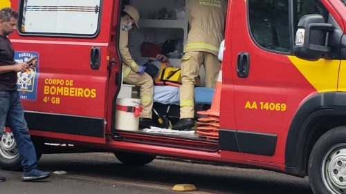 Colisão entre motos deixa mulher ferida na Rua da Lapa, em Cascavel