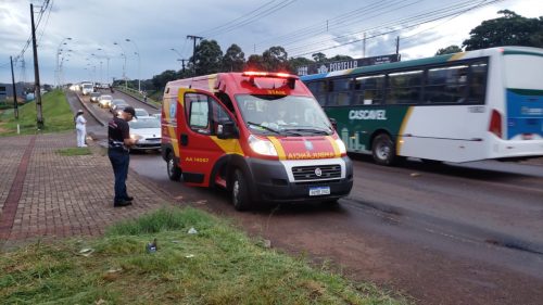 Motociclista fica ferido em acidente na Avenida Piquiri