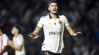 Campeonato Carioca: Vasco derrota Bangu e fará semifinal com Flamengo