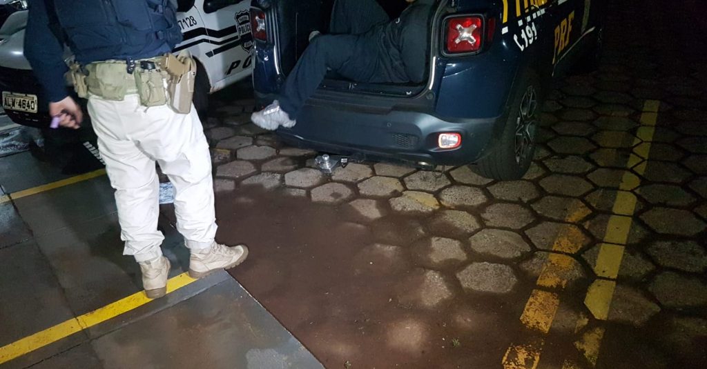 Homem é detido com Hilux furtada em SC e placa de outra caminhonete