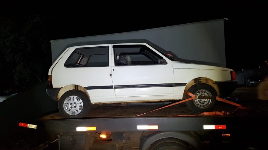 Fiat Uno com alerta de furto é recuperado pela PM no bairro Santo Onofre