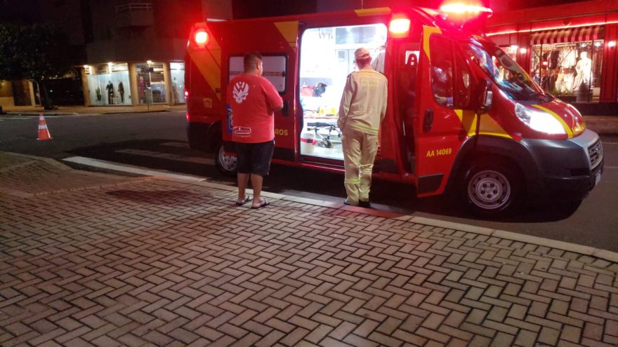 Mulher fica ferida em acidente de trânsito no Centro de Cascavel