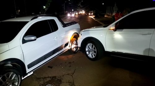 Saveiro Cross e Tiguan se envolvem em acidente na Rua Antonina