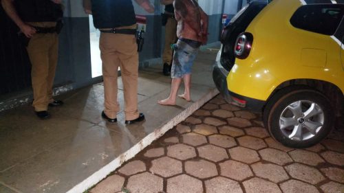 Condutor dá ‘cavalo de pau’ na frente da PM, foge e é detido em casa no bairro Periolo