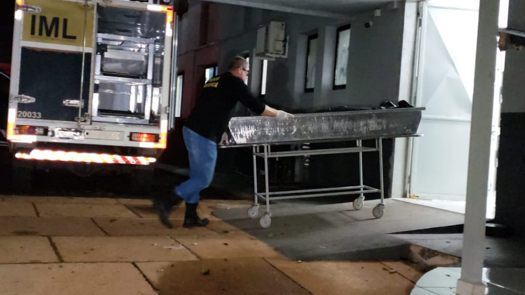 Corpo de adolescente vítima de homicídio no Alvorada dá entrada no IML de Cascavel