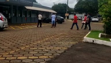 Imagem referente a Familiares de jovem assassinado vão ao IML para liberar corpo