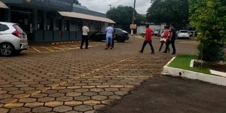 Familiares de jovem assassinado vão ao IML para liberar corpo