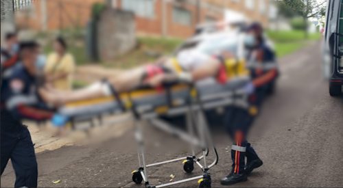 Homem se joga do terceiro andar de prédio na Rua Terezina e mobiliza Samu e Bombeiros