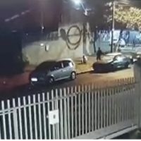 Imagem referente a Vídeo mostra correria durante assassinato de adolescente no Jardim Alvorada