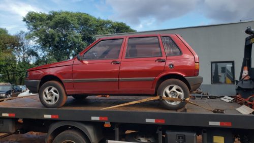 Fiat Uno com indicativo de furto é recuperado no bairro Interlagos