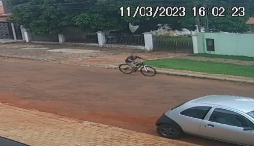Câmera flagra furto de bicicleta no bairro Alto Alegre