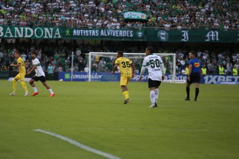 Cascavel empata com Coritiba e se classifica à semifinal do Paranaense 2023