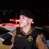 Imagem referente a Ladrão com ferimento por arma de fogo rende populares e rouba veículo