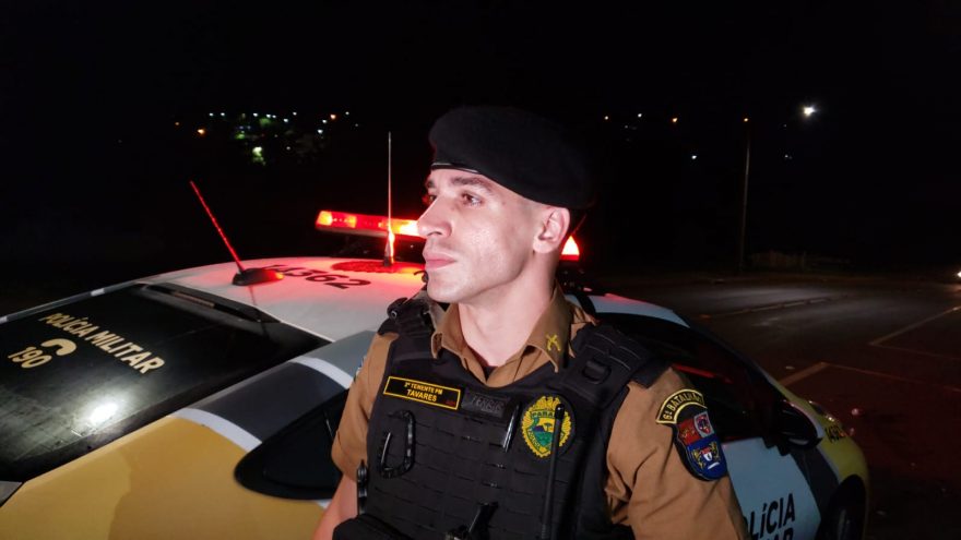 Ladrão com ferimento por arma de fogo rende populares e rouba veículo