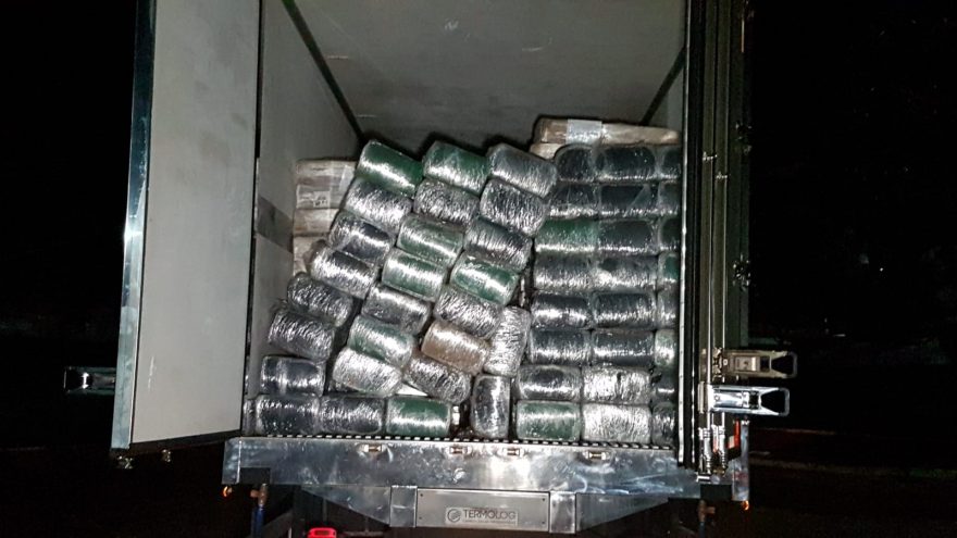 Motorista de caminhão de cooperativa é detido com drogas