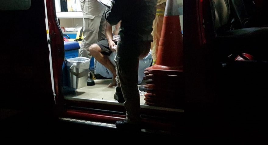 Durante discussão, mulher atinge marido com uma facada